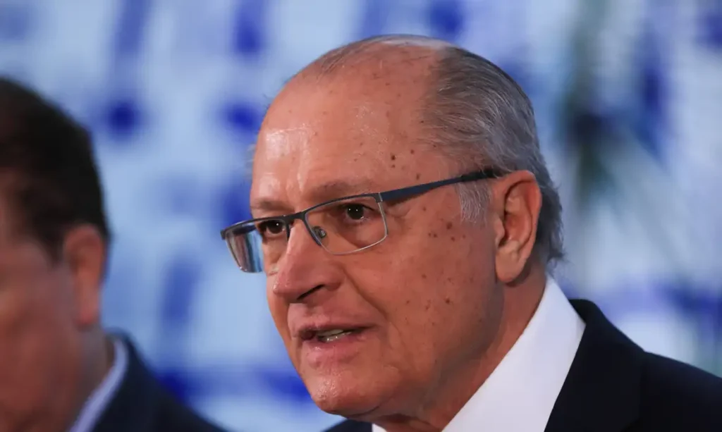 Há enorme procura por programa para taxistas e motoristas de apps, afirma Alckmin