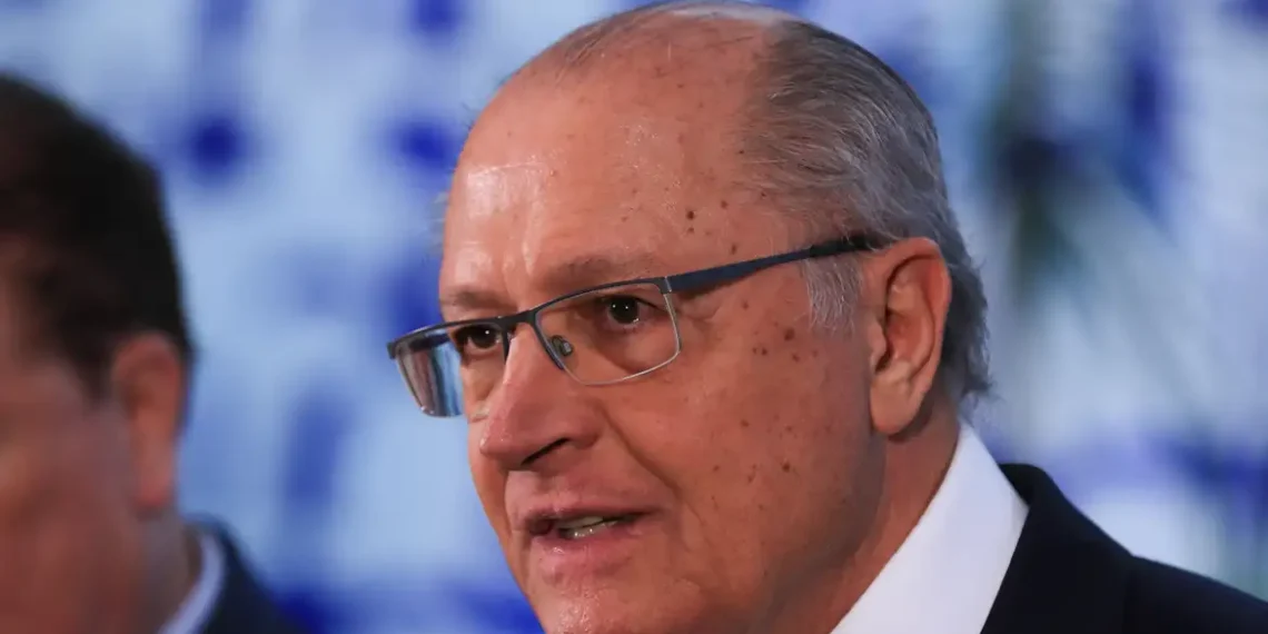 Há enorme procura por programa para taxistas e motoristas de apps, afirma Alckmin