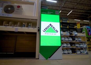 The Led e Leroy Merlin digitalizam 53 lojas com mais de 500 painéis em LED