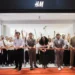 A varejista sueca H&M estreou recentemente no Brasil já adotando a escala 5x2 em suas operações.