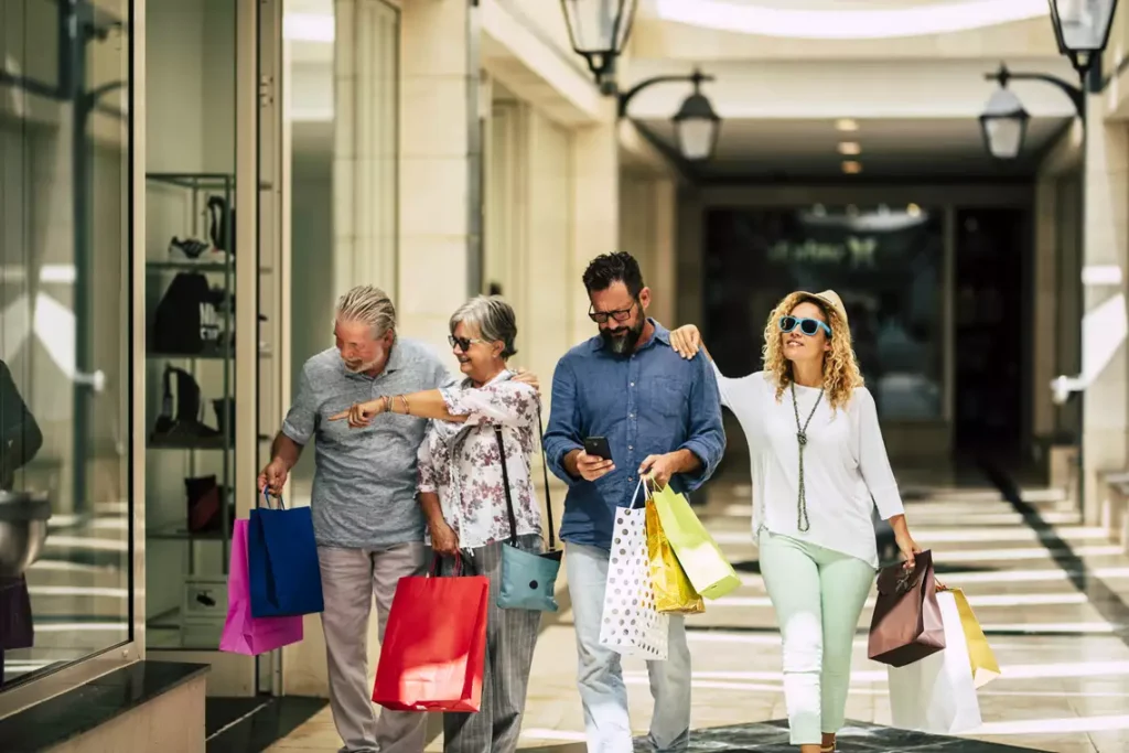 Shoppings se transformam em espaço de pausa, lazer e rituais para várias gerações
