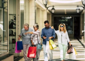 Shoppings se transformam em espaço de pausa, lazer e rituais para várias gerações