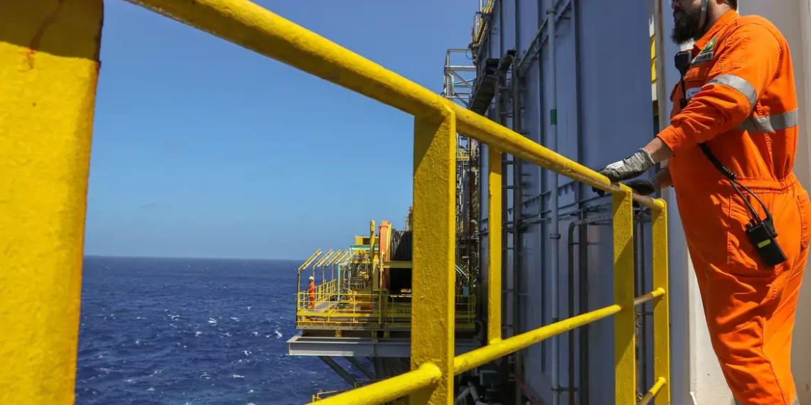 "Batalha é diária até furar o primeiro poço na Margem Equatorial", afirma diretora da Petrobras