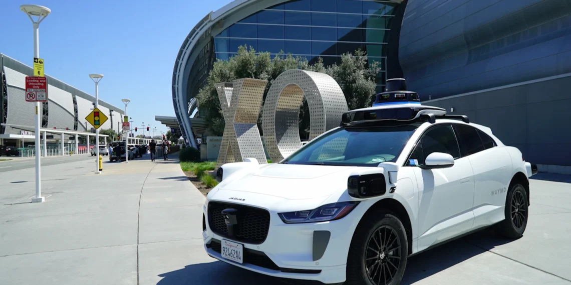 Lyft anuncia parceria com Waymo para lançar robotáxis em 2026 em cidade dos EUA