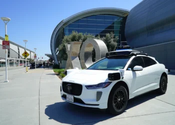 Lyft anuncia parceria com Waymo para lançar robotáxis em 2026 em cidade dos EUA