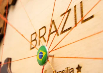 Varejo e consumo local sob impacto da escalada das taxações no cenário global