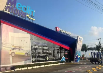 Pague Menos envelopa loja de Fortaleza em campanha de medicamento
