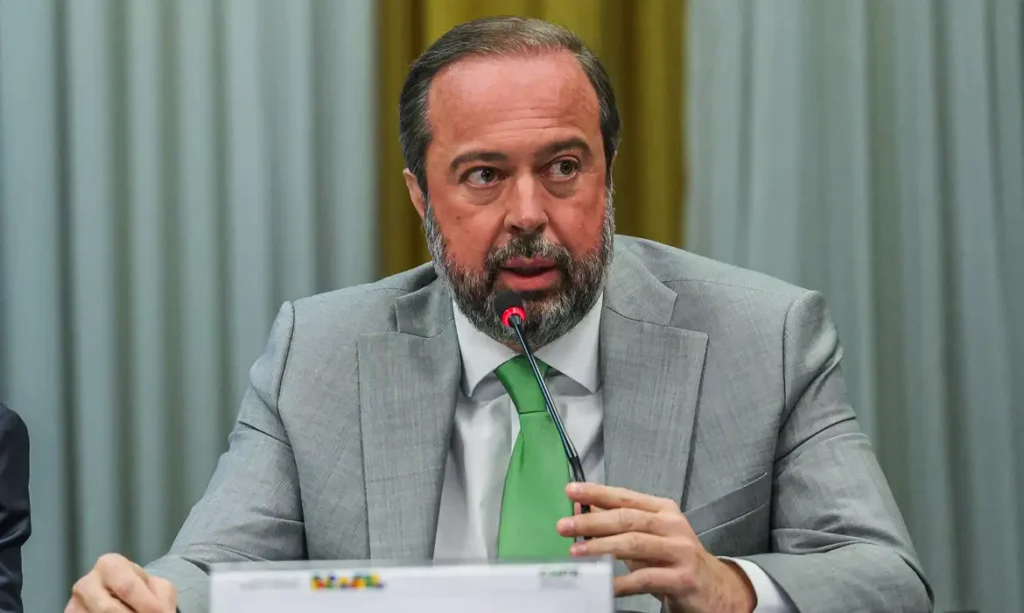 Ministro de Minas e Energia diz que governo deve 'remodelar' setor nuclear brasileiro