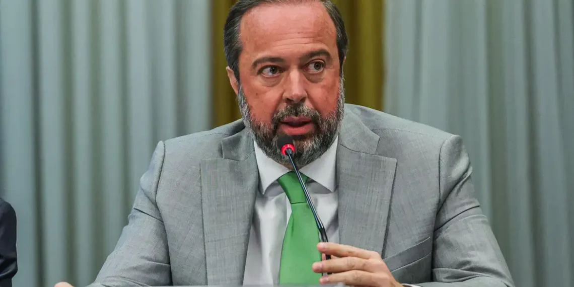 Ministro de Minas e Energia diz que governo deve 'remodelar' setor nuclear brasileiro