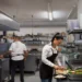 Omotenashi e dados: a nova hospitalidade em unidades de alimentação e nutrição