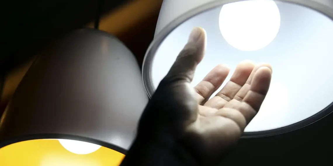 Inflação oficial volta a acelerar: conta de luz eleva IPCA para 0,48% em setembro