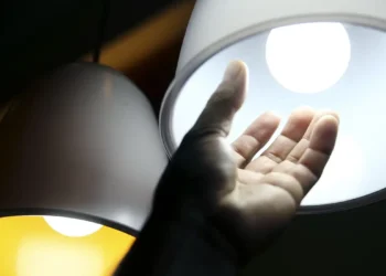 Inflação oficial volta a acelerar: conta de luz eleva IPCA para 0,48% em setembro