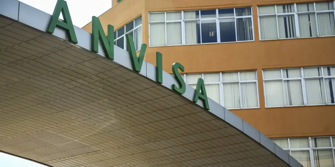 Anvisa suspende venda de glicose e importação de radiofármacos