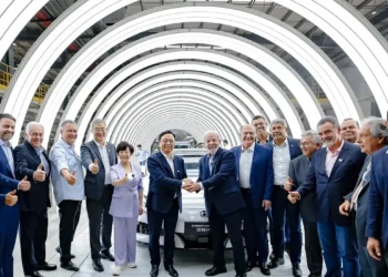 Em inauguração da BYD, Lula rebate tarifas dos EUA e reafirma defesa do multilateralismo