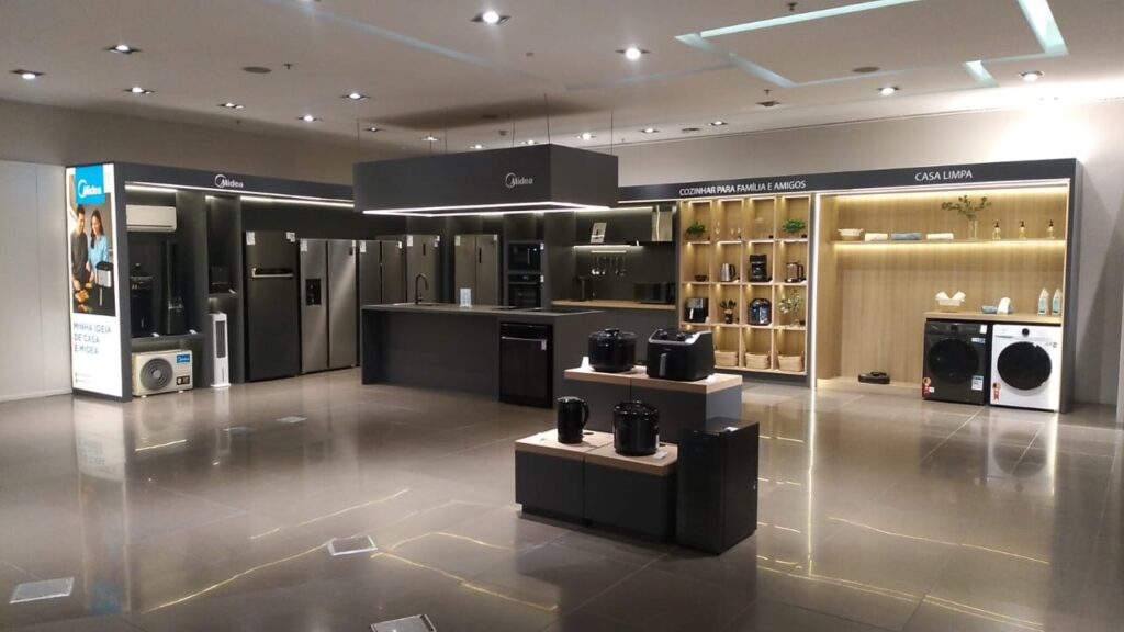 Fast Shop inaugura espaços dedicados a testes e experimentação de produtos da Midea