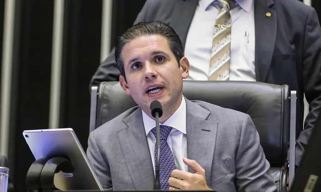 Motta consultará líderes sobre fim da escala 6x1