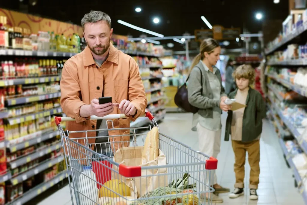 Intenção de consumo das famílias cai pelo terceiro mês seguido em outubro