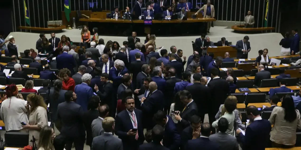 Câmara aprova isenção do IR para quem ganha até R$ 5 mil