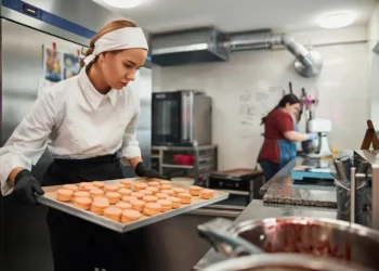 Entre escala e intenção: o novo equilíbrio para marcas industriais