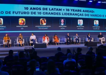 Liderar hoje é equilibrar o protagonismo do digital e da inteligência artificial sem perder a competitividade — mas também sem renunciar à dimensão humana que sustenta a confiança e o engajamento.