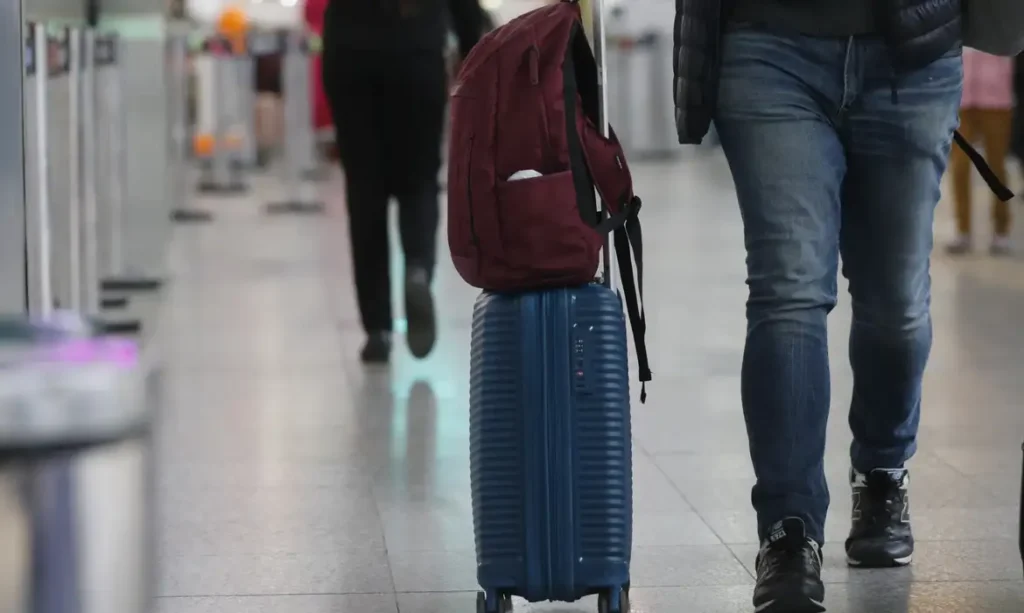 Despacho de uma bagagem de até 23 kg volta a ser gratuito, decide Câmara