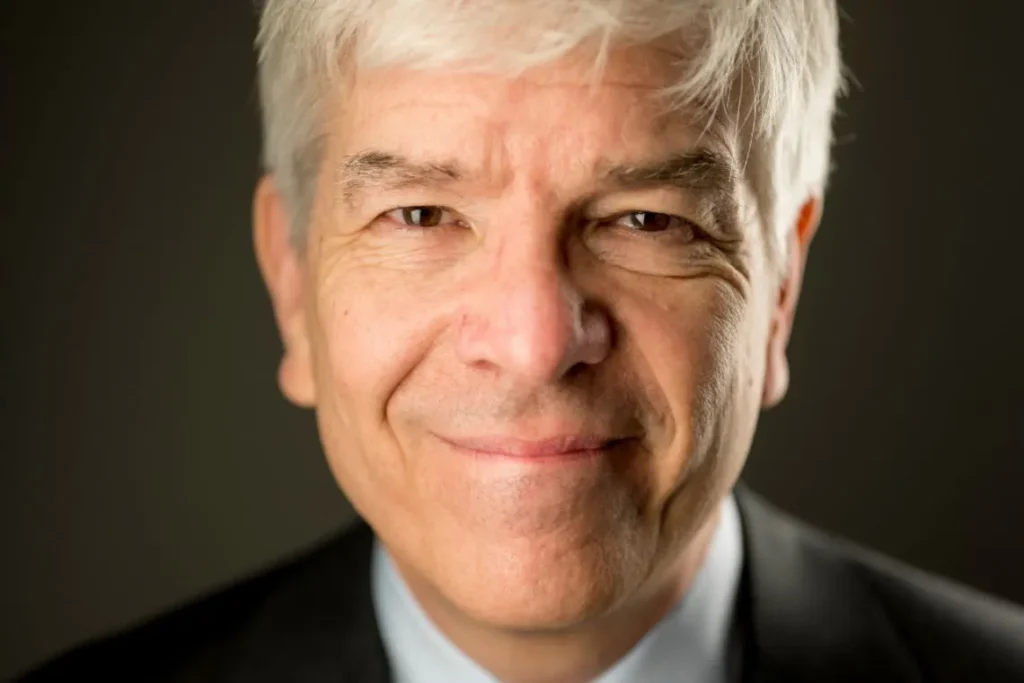 Nobel de Economia, Paul Romer diz a brasileiros que não aceitem interferências de big techs