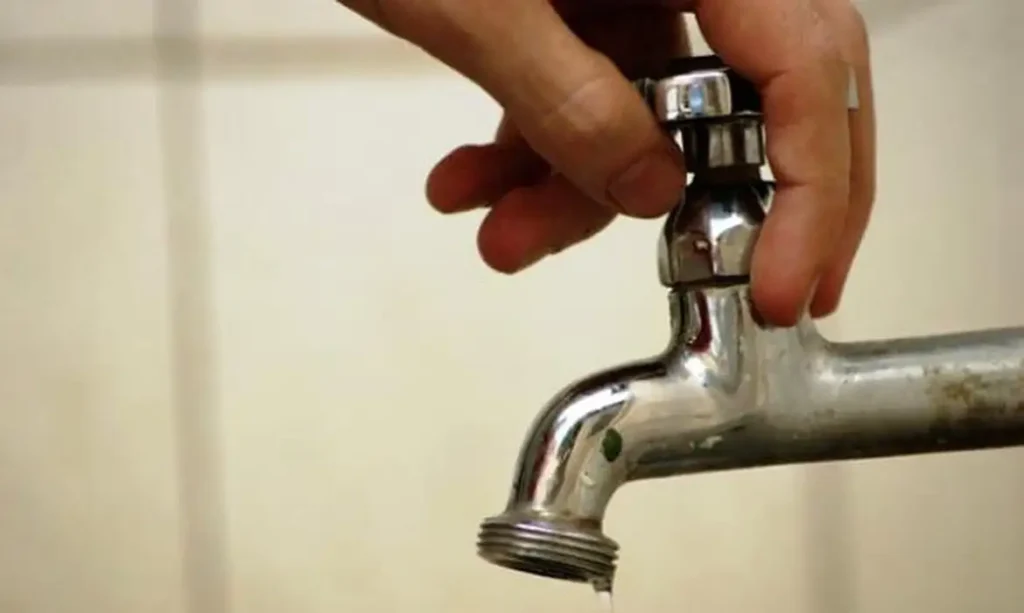 Redução da pressão noturna economiza 4,9 bi de litros de água em 1 semana, diz Sabesp