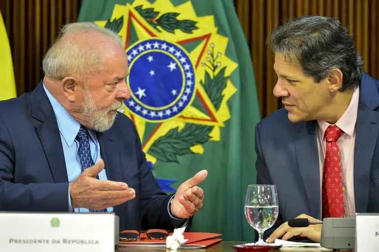 Haddad se reúne com Lula para discutir orçamento e tarifaço com os EUA