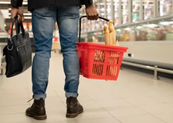 Preços dos alimentos caem pelo 4º mês consecutivo, diz IBGE