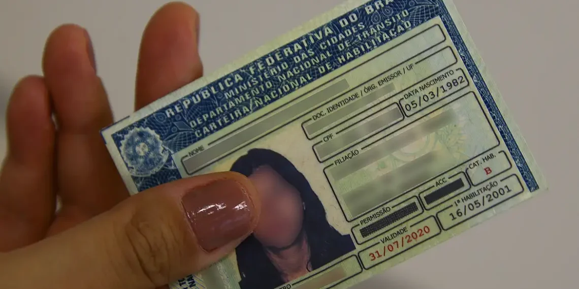 Tentativas de fraudes com documentos mais que dobram de 2022 a 2025