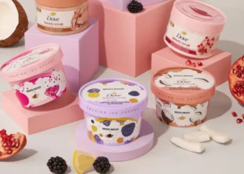 Dove e Mooi Mooi distribuem mil sorvetes gratuitos em São Paulo para celebrar parceria