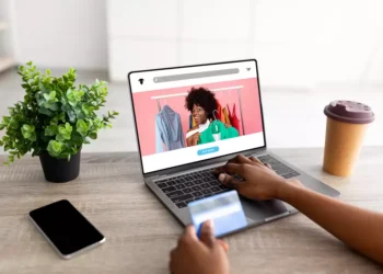 E-commerce cresce 15% no Brasil e se aproxima de R$ 260 bilhões em 2026