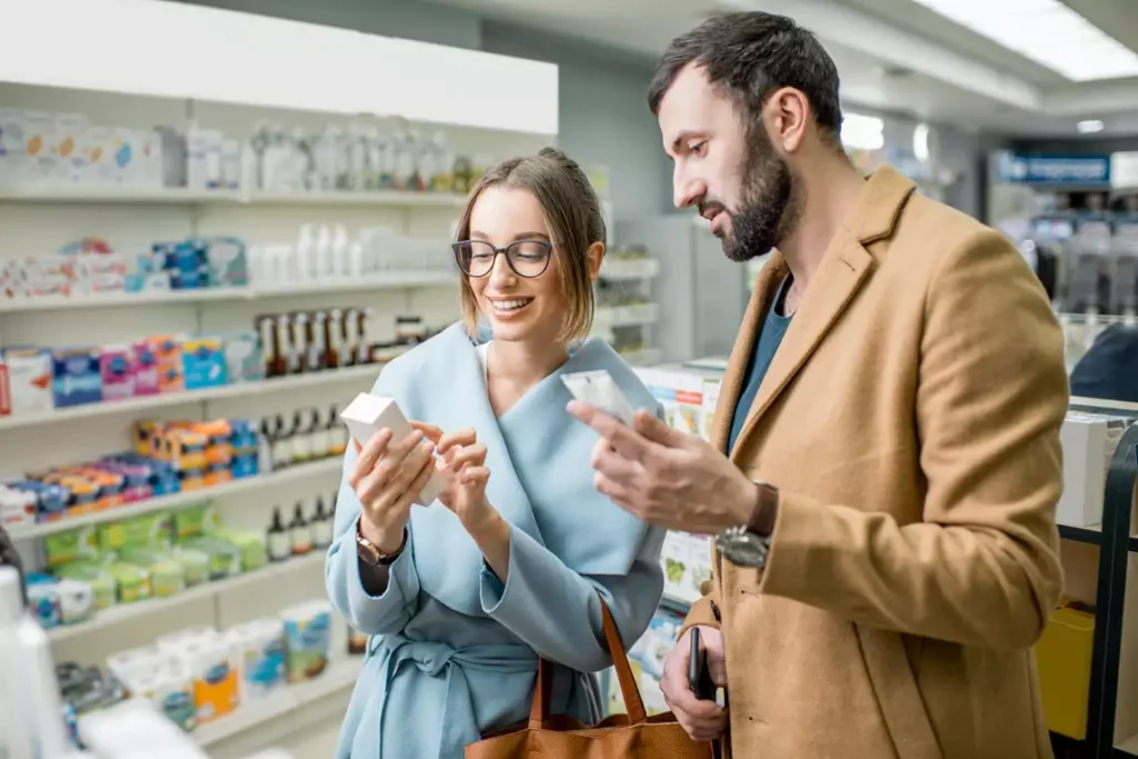 Muito além de remédio: consumidor busca farmácias para comprar de cosmético a snack