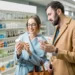 Muito além de remédio: consumidor busca farmácias para comprar de cosmético a snack