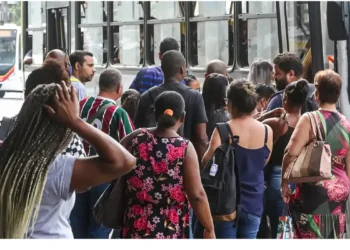 Número dos que procuram emprego há mais de 2 anos cai 17,8%