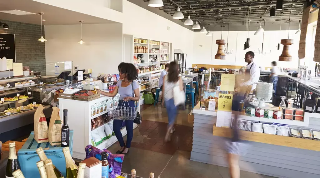 Pressionado por juros e inflação, varejo projeta avanço moderado até 2026