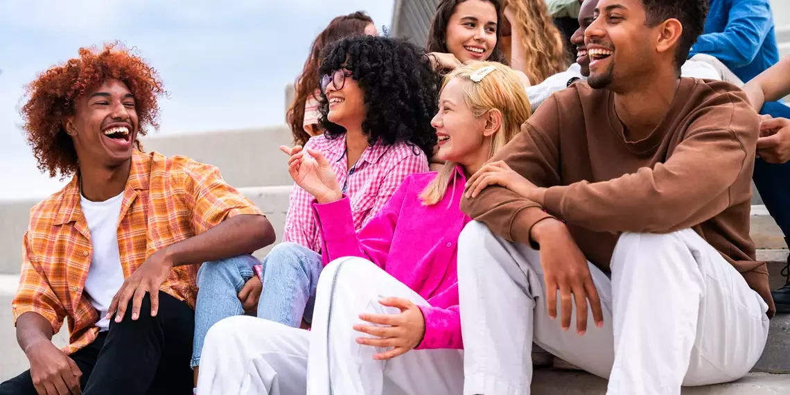 O novo mapa das marcas: subúrbios fortes, influenciadores e experiência híbrida