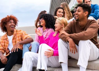 O novo mapa das marcas: subúrbios fortes, influenciadores e experiência híbrida