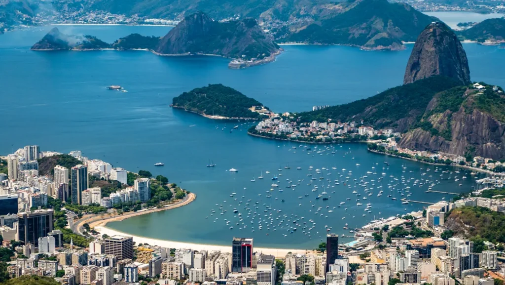 Turismo brasileiro tem faturamento recorde de R$ 185 bi em 2025