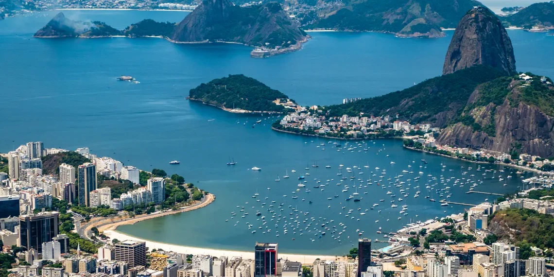 Turismo brasileiro tem faturamento recorde de R$ 185 bi em 2025