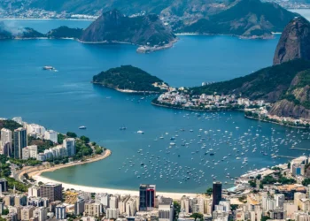 Turismo brasileiro tem faturamento recorde de R$ 185 bi em 2025