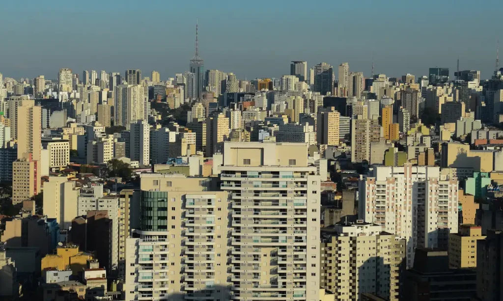 Lançamentos de imóveis sobem 1,6% e vendas recuam 6,5% no 3º tri, diz CBIC