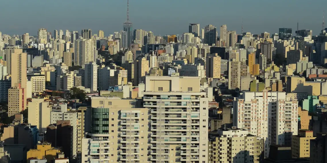 Lançamentos de imóveis sobem 1,6% e vendas recuam 6,5% no 3º tri, diz CBIC