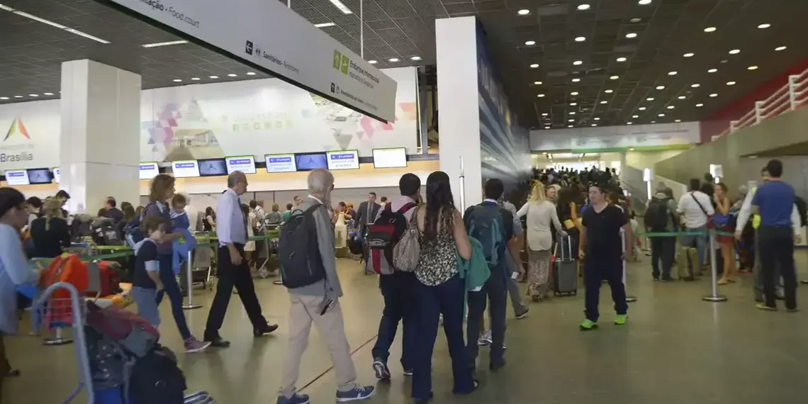 Direitos dos passageiros: Anac faz operação em aeroportos de 15 Estados