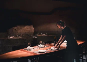 Prejuízo para bares e restaurantes com apagão em SP pode chegar a R$ 100 milhões