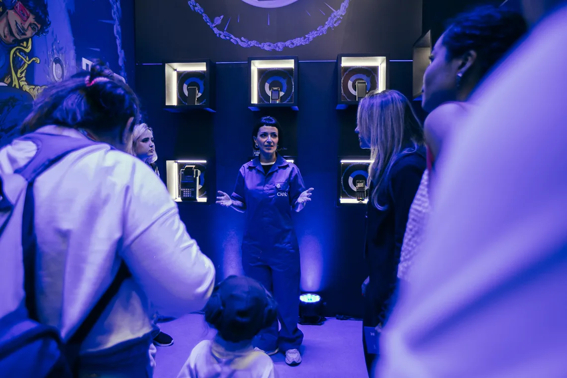 Do escambo ao sorriso: Cielo leva experiência imersiva sobre a evolução do pagamento à CCXP