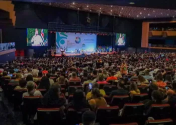 Lula diz que "salário e jornada decentes" é o que vai "fazer as pessoas trabalharem"