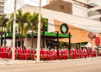 Papais Noéis invadem São Paulo em ação da Krispy Kreme com a Ampfy