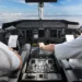 Latam abre vagas para pilotos de aviões da Embraer com bônus de R$ 160 mil