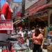 Comércio popular do Rio tem movimentação intensa às vésperas do Natal